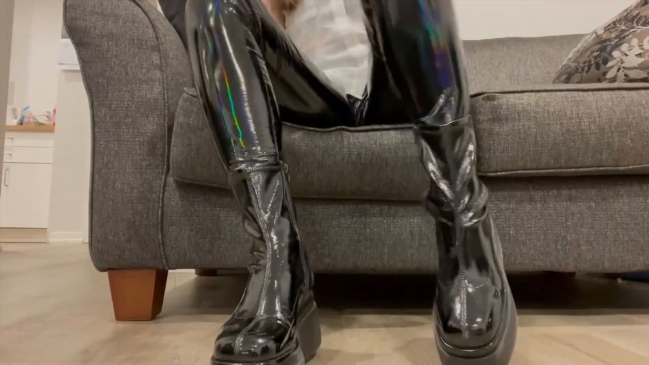 Shiny PVC and latex - Touching and rubbing with sounds